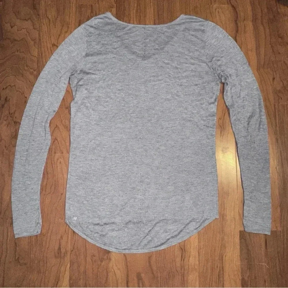 LULULEMON Bulux Lightweight V Neck Sweater Grey Thumb Holes Medium - Picture 2 of 6